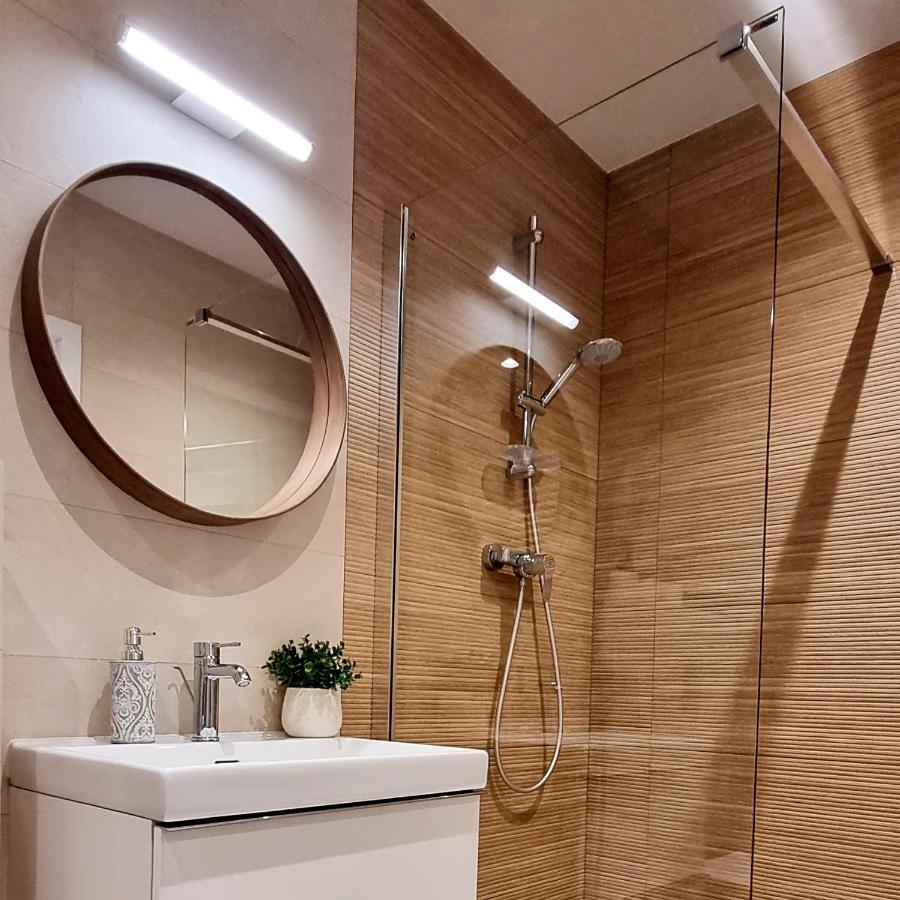 Apple Apartments - Wroblewskiego Prywatne Miejsce Parkingowe Łódź Exterior foto